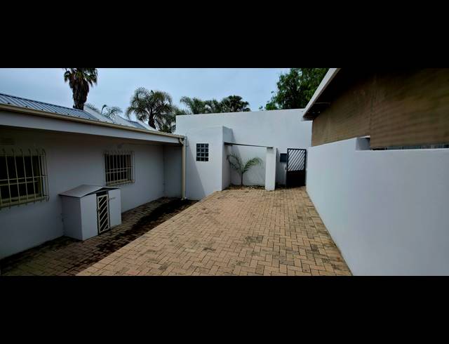 4 BEDROOM FREEHOLD FOR SALE IN REYNO RIDGE